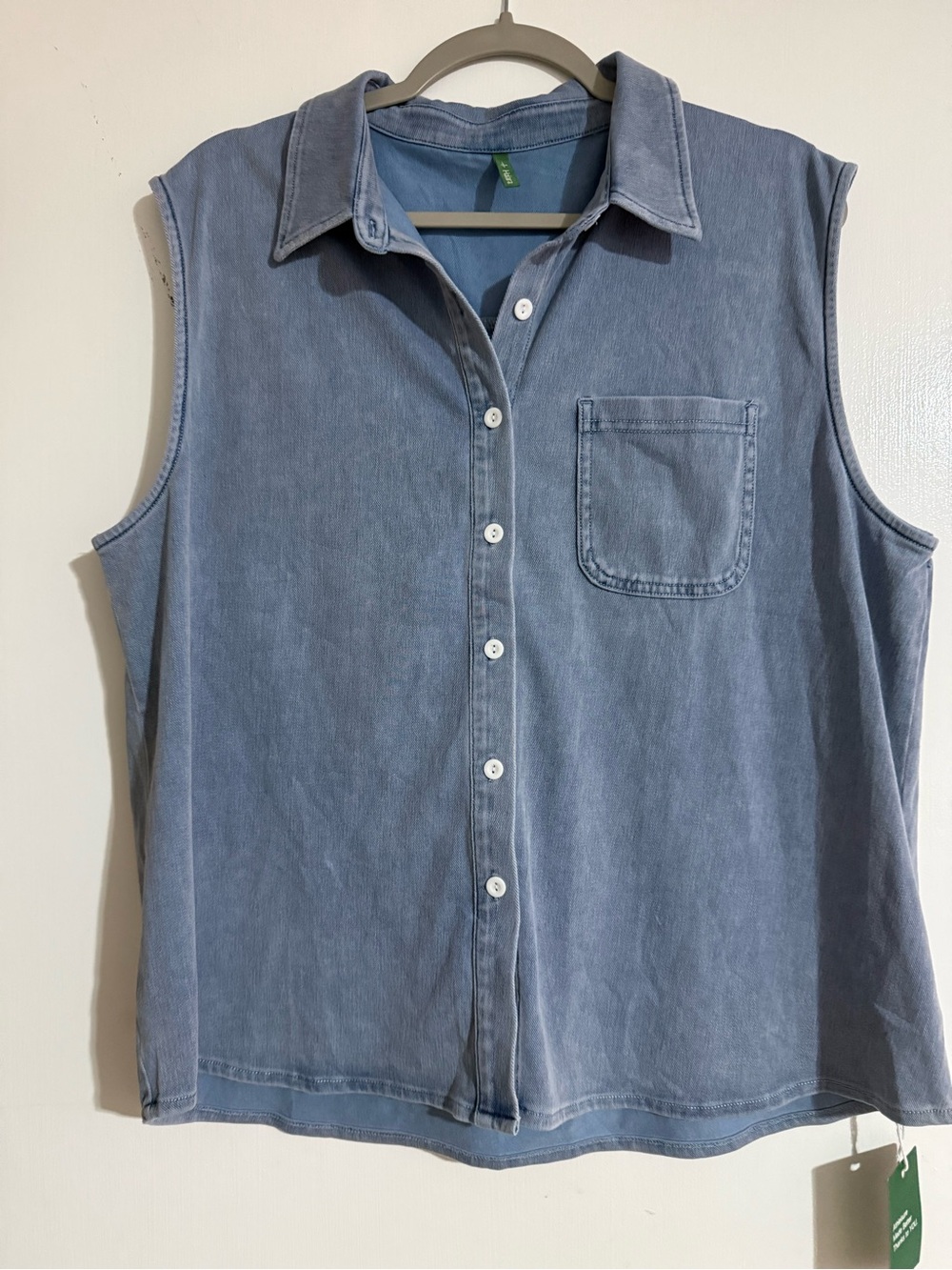 HALARA Sleeveless Button-Down Shirt in Slate Blue
